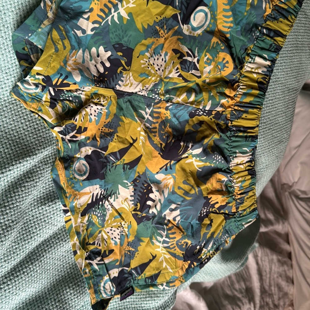 Patagonia barely baggies size L